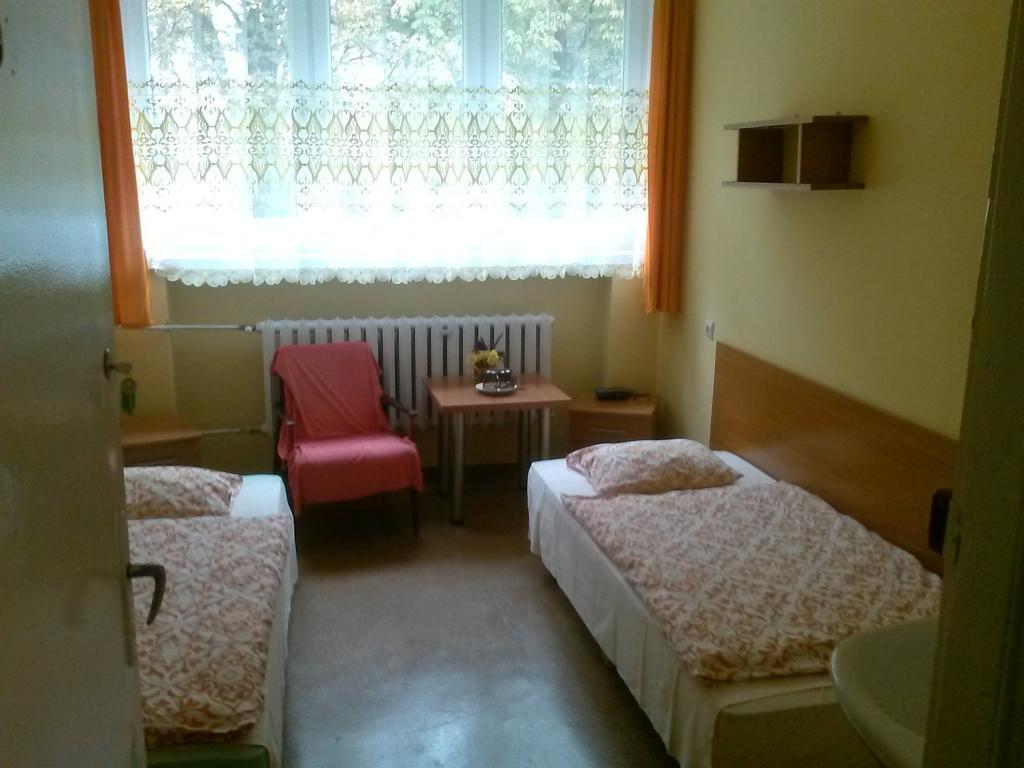 Pod Zielonym Kogutem Albergue Duszniki Zdrój Habitación foto